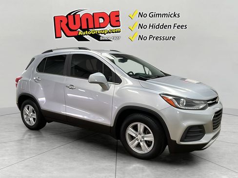 Used 2017 Chevrolet Trax LT w/ LT Convenience Package FWD image 8
