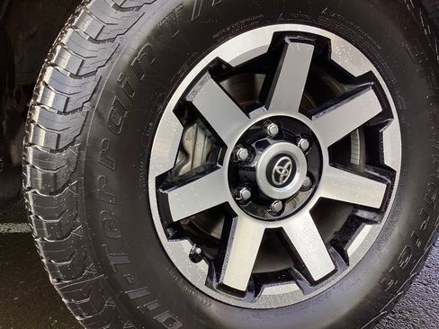 Used 2020 Toyota 4Runner TRD Off-Road Premium image 9