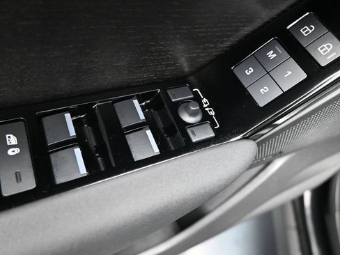 Used 2025 Land Rover Range Rover Velar Dynamic SE AWD/4WD image 11