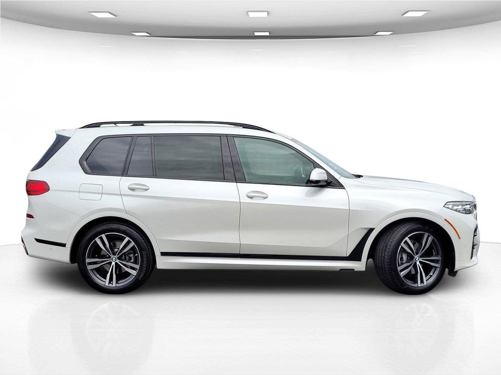 Used 2022 BMW X7 xDrive40i w/ M Sport Package AWD/4WD image 5