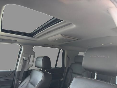 Used 2019 GMC Yukon Denali w/ Denali Ultimate Black Edition AWD/4WD image 40