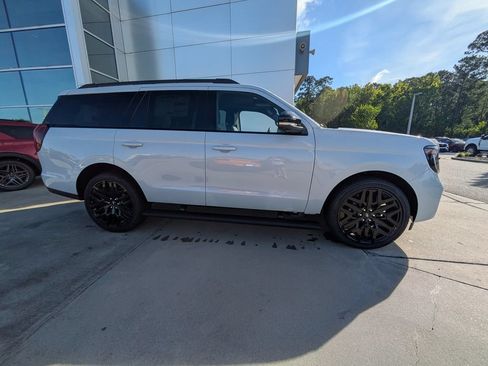 New 2026 Ford Expedition Platinum w/ Stealth Performance Package AWD/4WD image 3