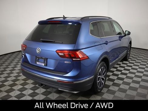 Used 2020 Volkswagen Tiguan SE w/ Panoramic Sunroof Package image 3