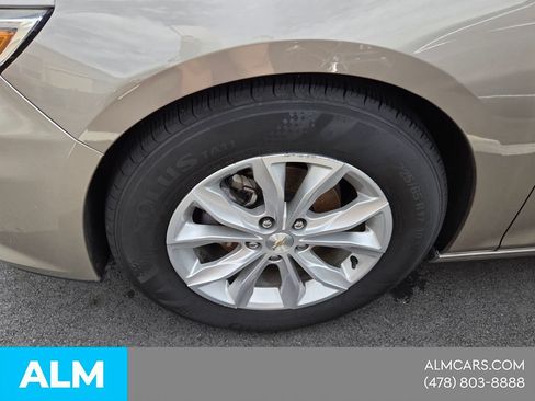 Used 2024 Chevrolet Malibu LT FWD image 2