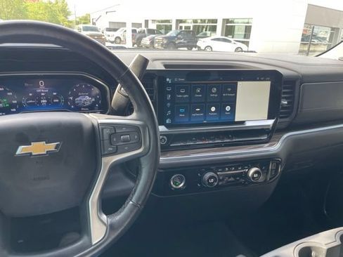 Used 2022 Chevrolet Silverado 1500 LT AWD/4WD image 18