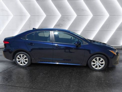 Used 2025 Toyota Corolla LE FWD image 4