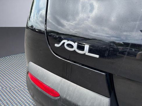 Used 2022 Kia Soul LX w/ Technology Package FWD image 6