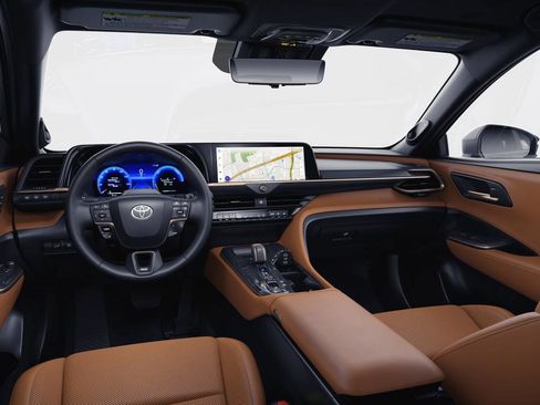 New 2025 Toyota Crown Signia Limited image 19