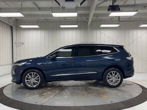 Used 2023 Buick Enclave Essence w/ Experience Buick Package image 5