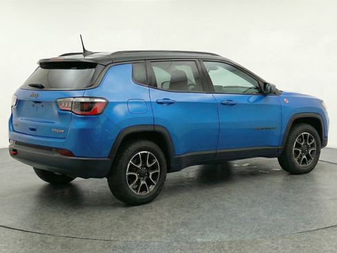 Used 2025 Jeep Compass Trailhawk image 9