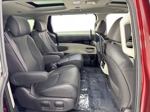 Used 2024 Kia Carnival SX Prestige image 45