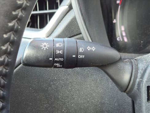 Used 2023 Toyota Corolla Cross XLE w/ Convenience Package FWD image 7