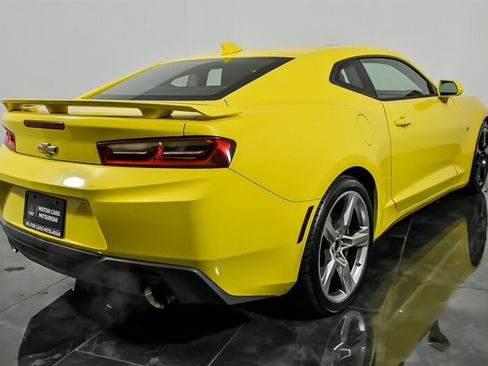 Used 2018 Chevrolet Camaro SS RWD image 9