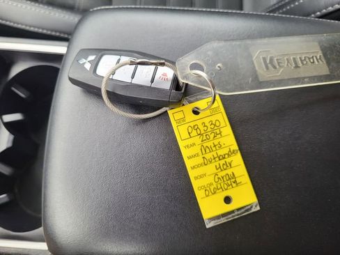 Used 2024 Mitsubishi Outlander SE image 27