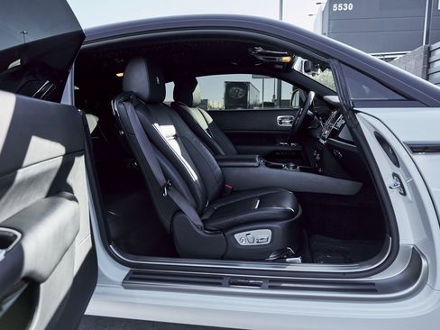 Used 2015 Rolls-Royce Wraith image 25