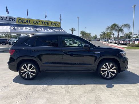 Used 2022 Volkswagen Taos SE FWD image 9