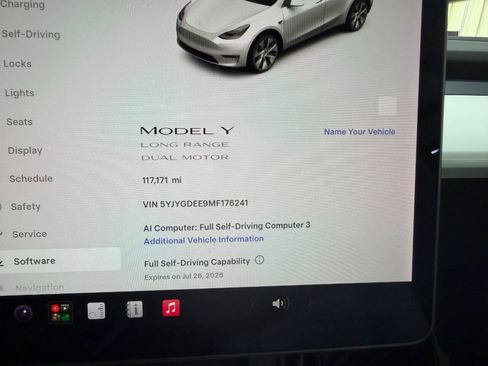 Used 2021 Tesla Model Y Long Range AWD/4WD image 27