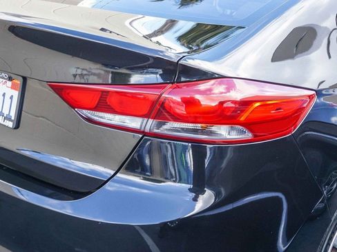 Used 2017 Hyundai Elantra SE image 7