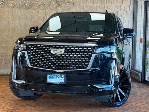 Used 2021 Cadillac Escalade Luxury AWD/4WD image 2