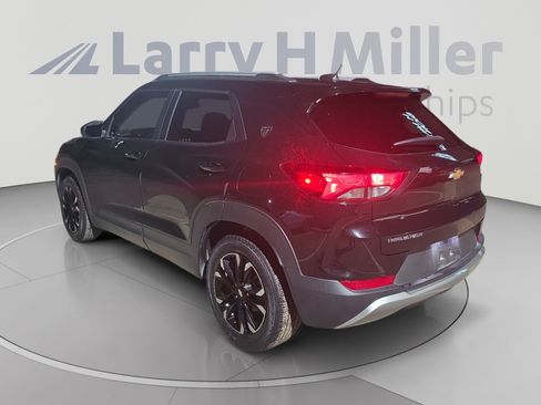 Used 2021 Chevrolet TrailBlazer LT FWD image 3