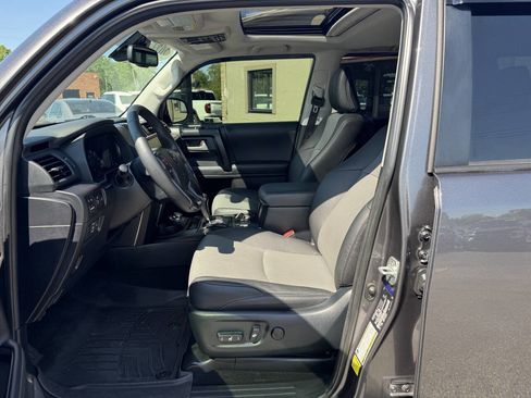 Used 2023 Toyota 4Runner SR5 Premium w/ Moonroof Package AWD/4WD image 8