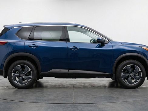 Used 2025 Nissan Rogue SV AWD/4WD image 11