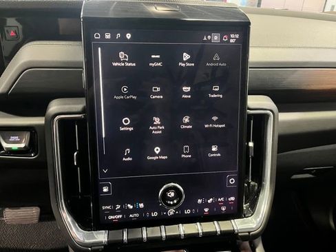 Used 2025 GMC Yukon XL Denali AWD/4WD image 14