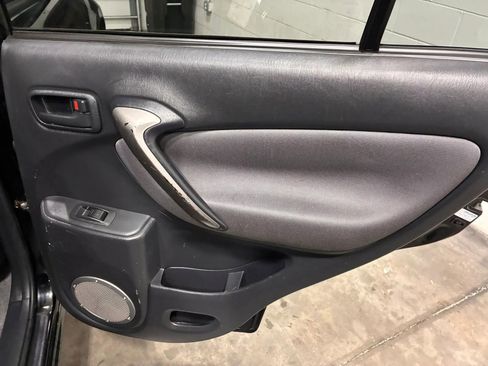 Used 2004 Toyota RAV4 4WD image 25