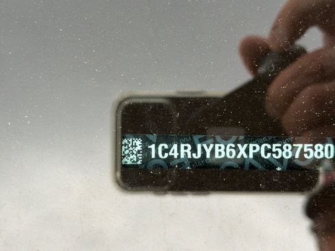 Used 2023 Jeep Grand Cherokee 4WD 4xe image 3