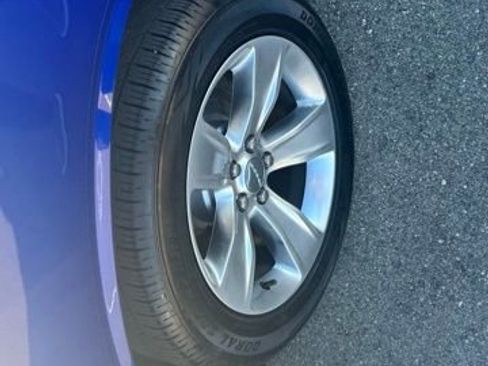 Used 2021 Dodge Challenger SXT w/ Driver Convenience Group image 13