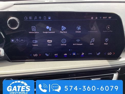 Used 2024 Chevrolet Traverse LT AWD/4WD image 3