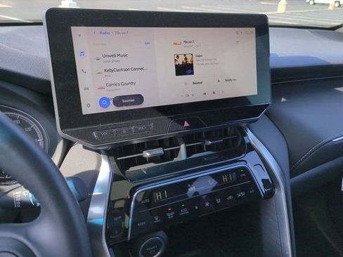 Used 2023 Toyota Venza Nightshade image 12