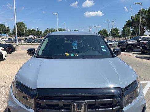 Used 2025 Honda Ridgeline Sport image 3