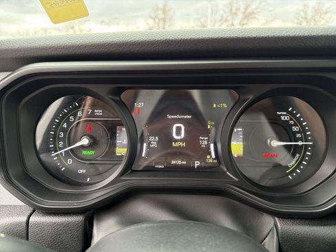 Used 2024 Jeep Wrangler Willys image 21