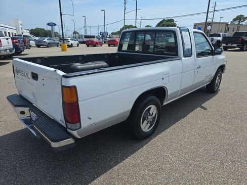 Used 1992 Nissan Pickup SE RWD image 3