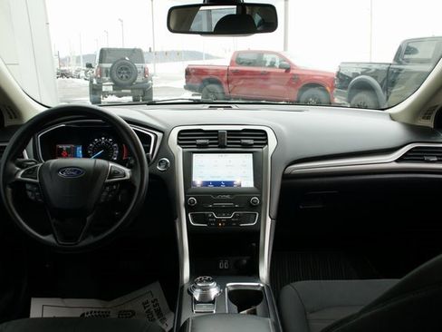 Used 2020 Ford Fusion SE image 32