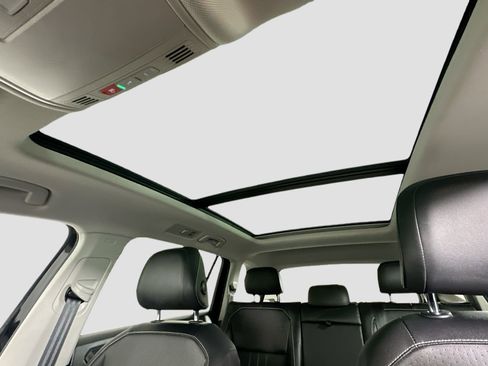 Certified 2022 Volkswagen Tiguan SE w/ Panoramic Sunroof Package image 20