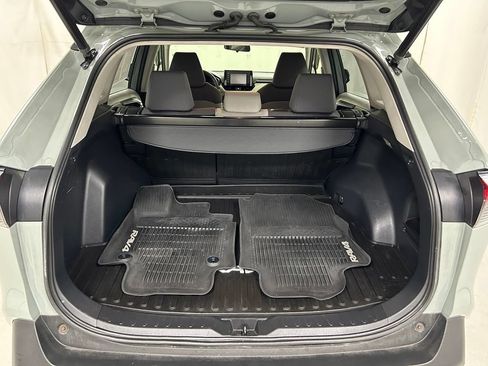 Certified 2020 Toyota RAV4 XLE w/ Convenience Package AWD/4WD image 11