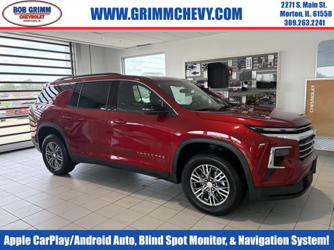 Used 2025 Chevrolet Traverse LT FWD image 1