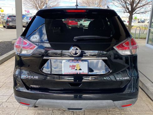 Used 2016 Nissan Rogue SV image 6