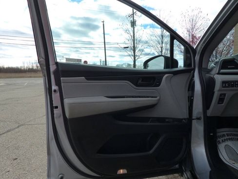 Used 2024 Honda Odyssey EX-L image 19