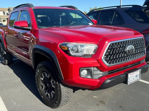 Used 2019 Toyota Tacoma TRD Off-Road RWD image 2