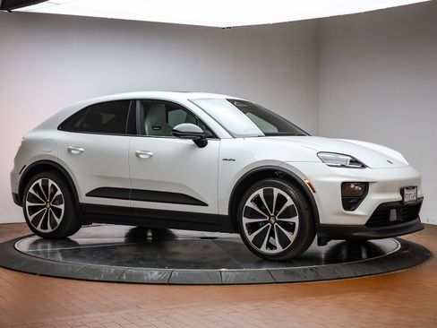 Used 2025 Porsche Macan Electric image 15