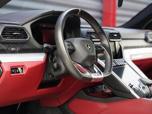 Used 2020 Lamborghini Urus image 10