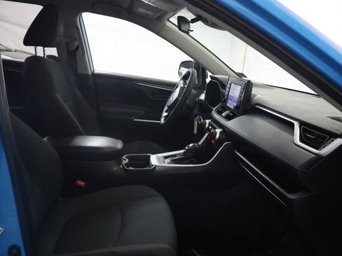 Used 2021 Toyota RAV4 LE FWD image 10