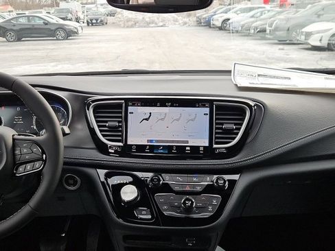New 2026 Chrysler Pacifica Select image 19