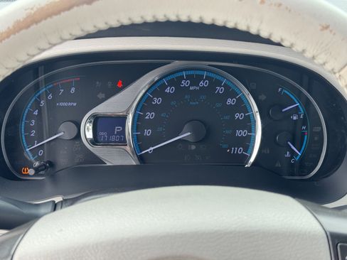 Used 2014 Toyota Sienna XLE w/ Entertainment Package FWD image 24
