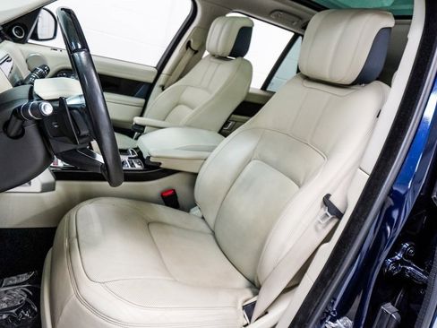 Used 2020 Land Rover Range Rover HSE image 18