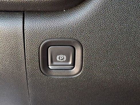 Used 2024 Chevrolet Silverado 1500 Custom image 32