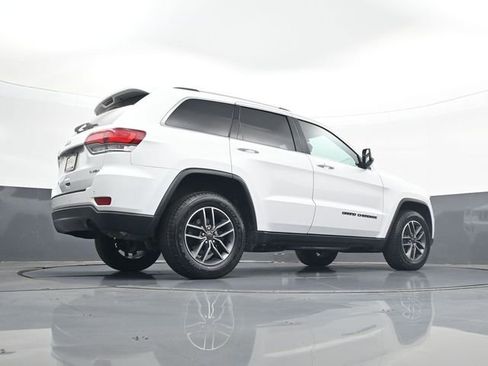 Used 2020 Jeep Grand Cherokee Laredo w/ 18" Wheel & 8.4" Radio Group AWD/4WD image 25